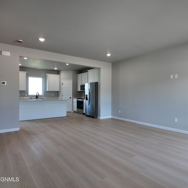 Property Photo:  508 Mehrer Drive  ND 58504 