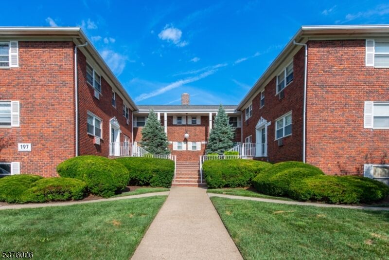 Property Photo: 197 N Beverwyck Rd NJ 07034