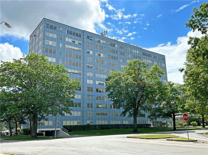 Property Photo:  333 W Meyer Boulevard 1007  MO 64113 