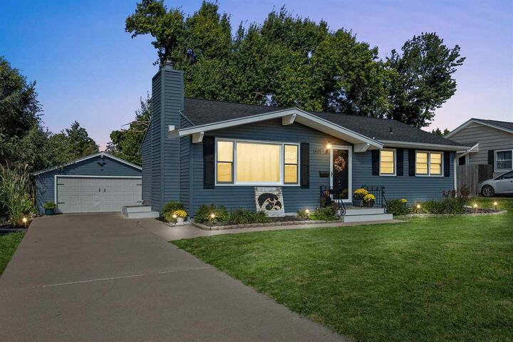 Property Photo:  1507 26th St SE  IA 52403 