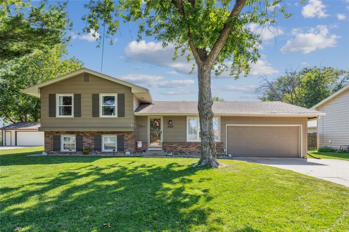 Property Photo:  4309 70th Street  IA 50322 