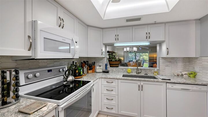 Property Photo: 6505 Stone River Road 209 FL 34203