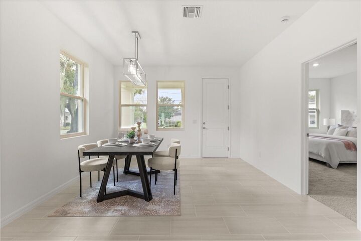 Property Photo:  817 S Locust Avenue  FL 32771