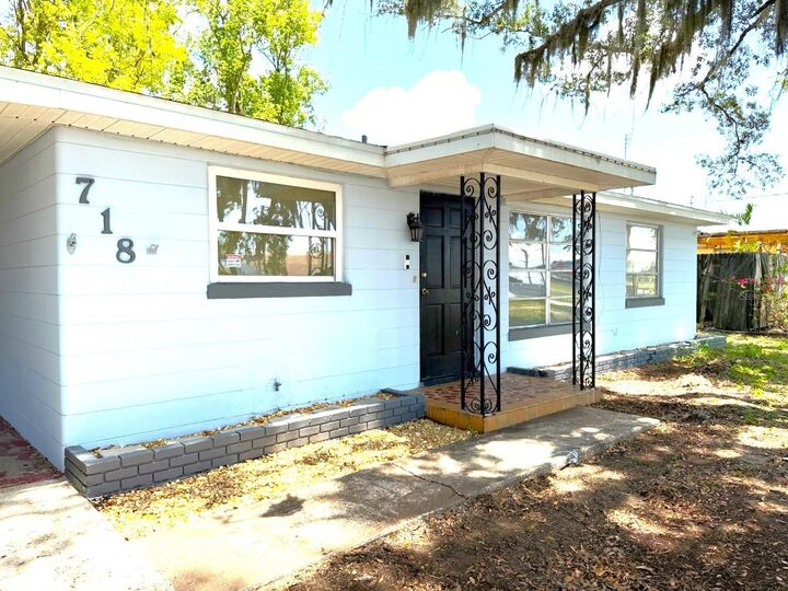 Property Photo:  718 Bay Street  FL 33870 