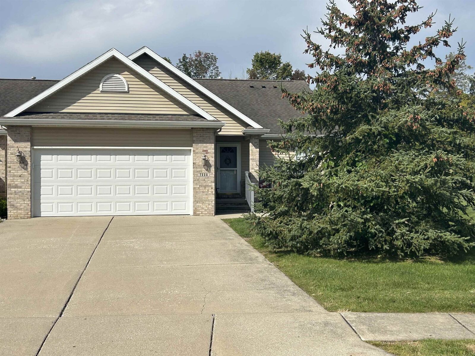 Property Photo:  7225 Kings Way Lane  MI 48433 