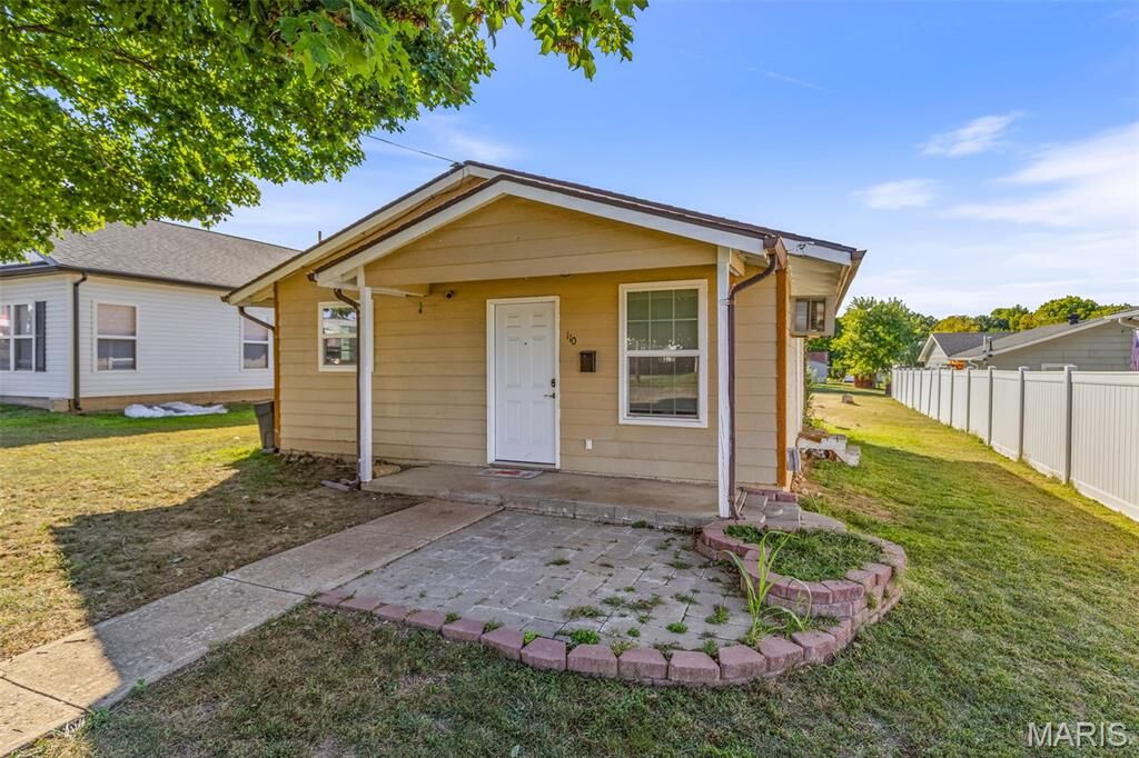 Property Photo:  110 5th Street  MO 63601 
