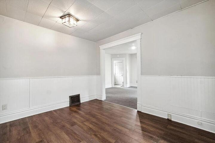 Property Photo:  1009 Oak Street  MI 49008 