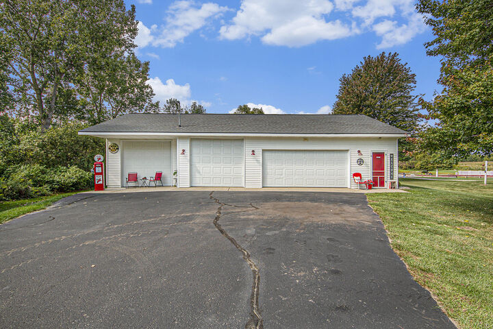 Property Photo: 9293 76th Avenue MI 49426