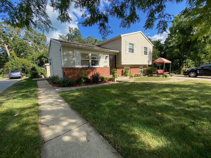 Property Photo: 1927 Dugdale Road IL 60064