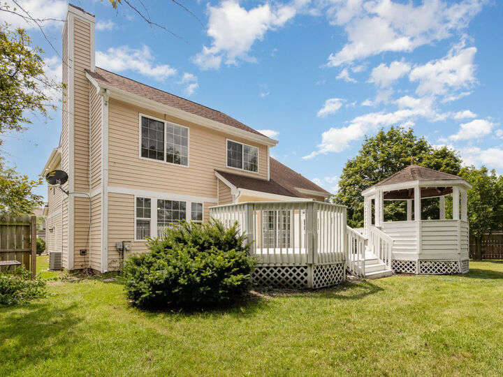 Property Photo: 11 Lindsey Court IL 60440