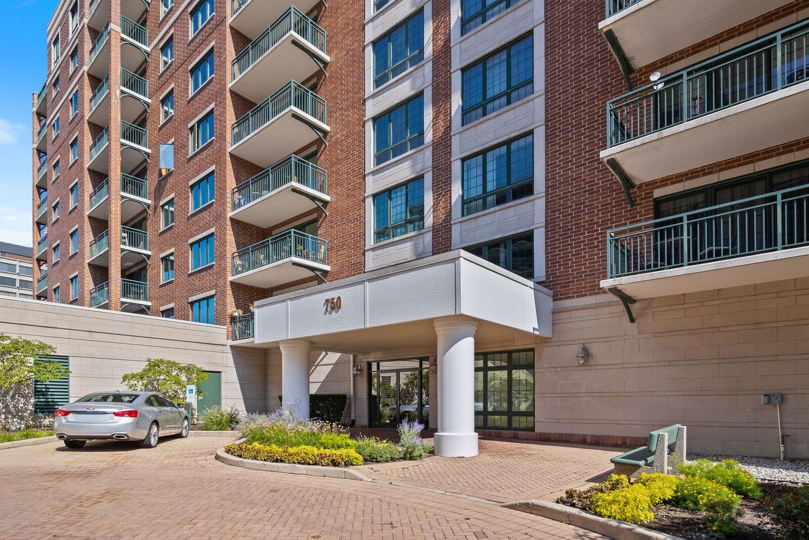 Property Photo:  750 Pearson Street 204  IL 60016