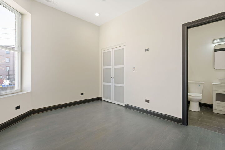 Property Photo: 3824 W Arthington Street IL 60624