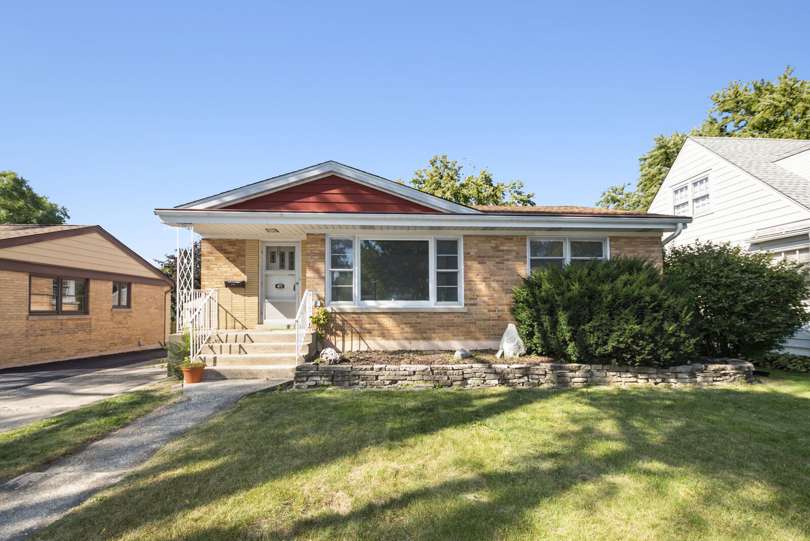 Property Photo: 493 W Avery Street IL 60126