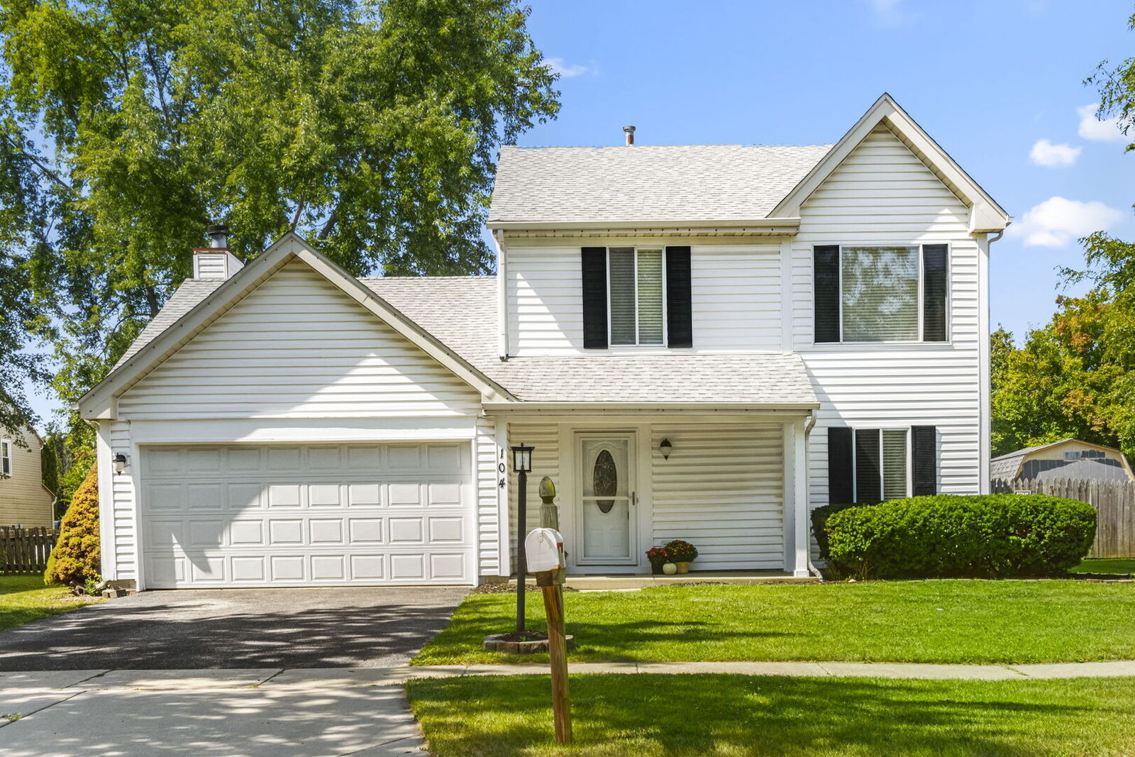Property Photo: 104 Parkwood Drive IL 60107