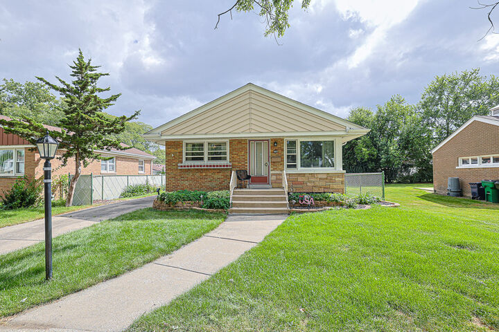 1413 Highridge Parkway  Westchester IL 60154 photo