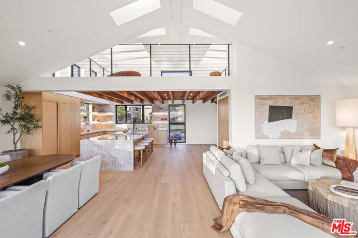 2530 Beverley Avenue  Santa Monica CA 90405 photo