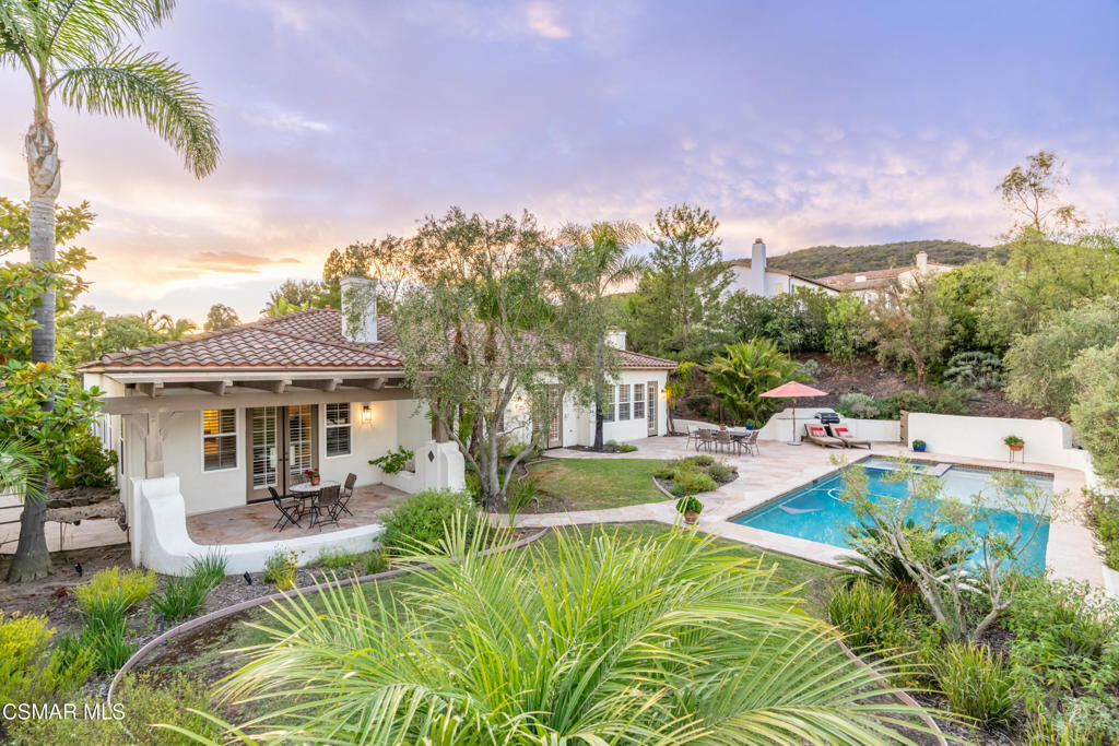 Property Photo:  1022 Via Baron  CA 91320 