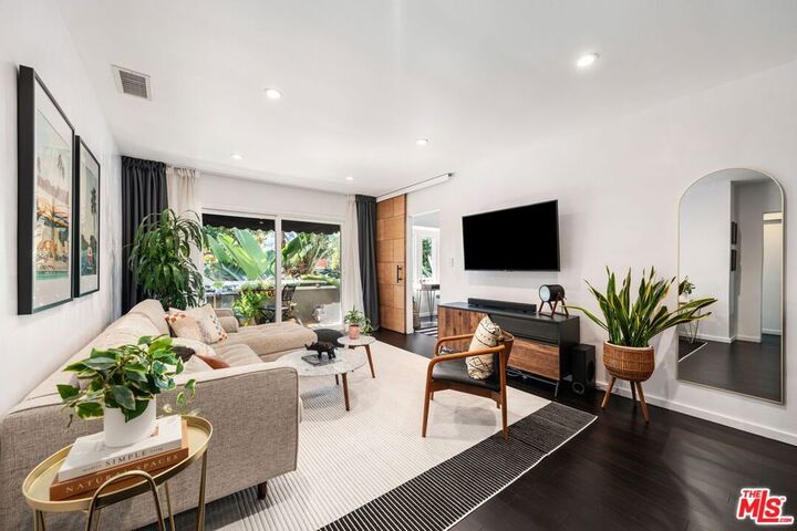 Property Photo: 1330 N Crescent Heights Boulevard 10 CA 90046