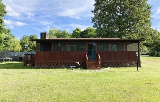 Property Photo:  115 1st St  TN 37356 