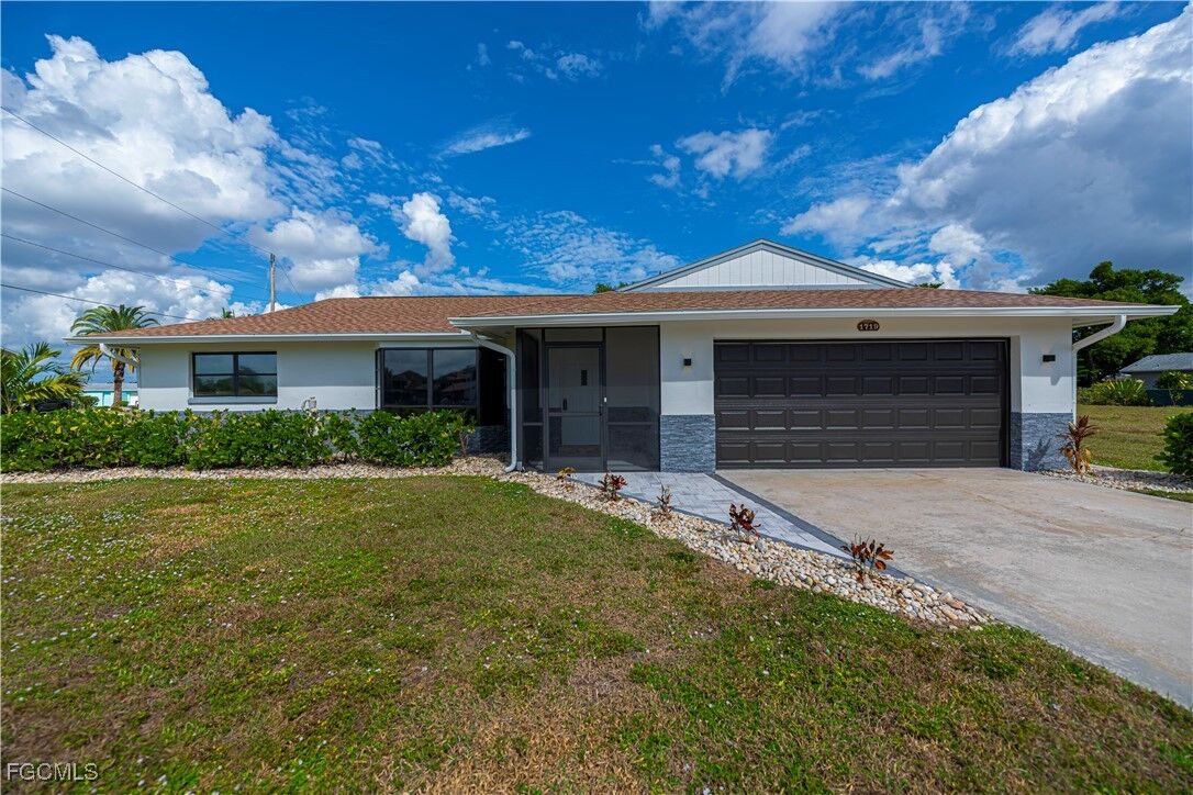 Property Photo:  1719 Sandy Circle  FL 33904 