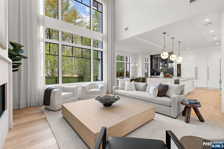 Property Photo:  6 Stone Bridge Court  NJ 07627 