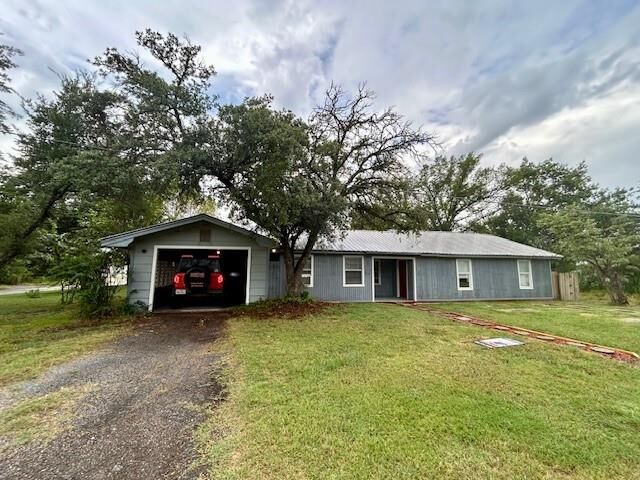 Property Photo:  704 W Brazos Street  TX 76642 
