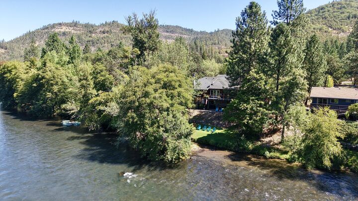 Property Photo:  975 Old Ferry Road  OR 97539 