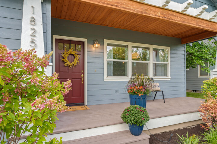 Property Photo:  1825 NW Ivy Avenue  OR 97756 