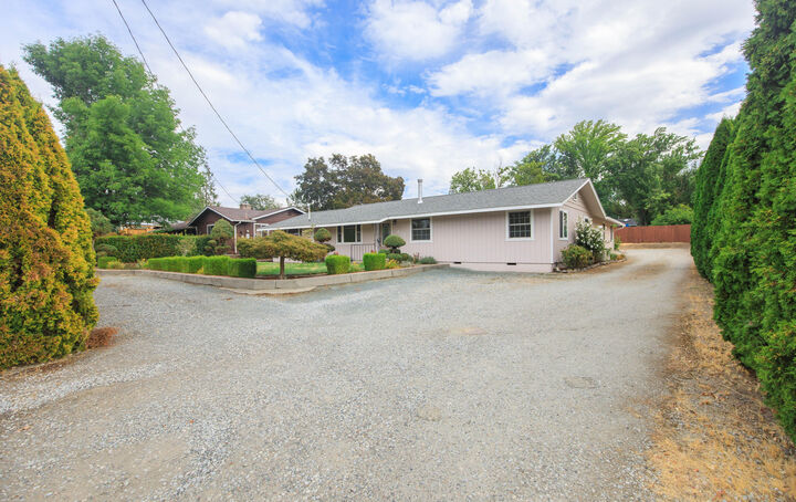 433 Highland Drive  Medford OR 97504 photo