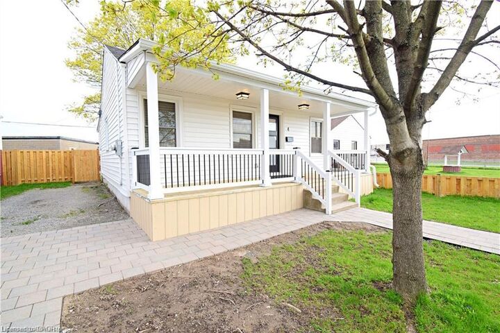 Photo de la propriété: 4 Lancaster Avenue ON L2R 2R6