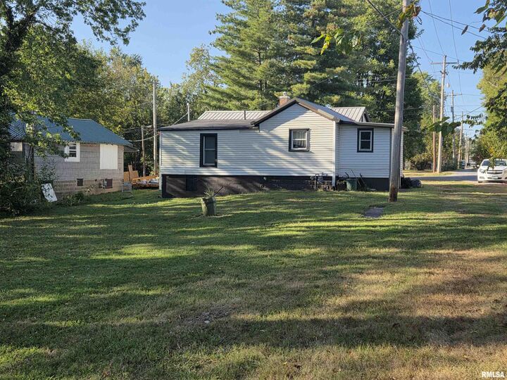 Property Photo:  601 W Cherry Street  IL 62859 