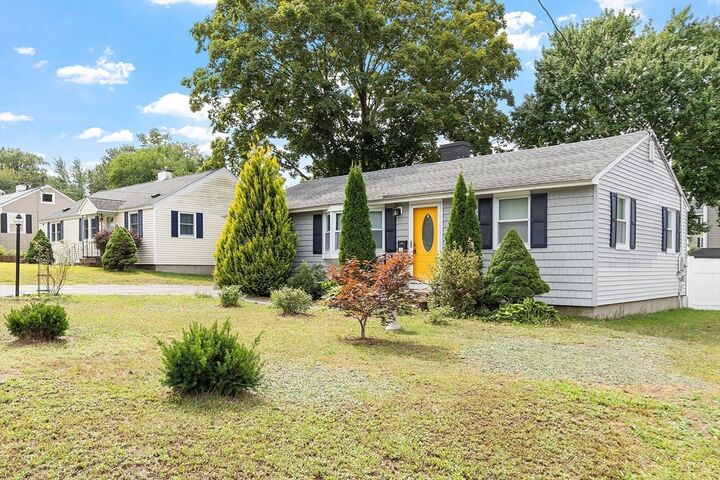 Property Photo:  186 Burnham Rd  MA 01852 