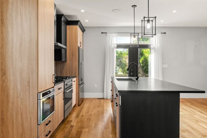 Property Photo:  53R Bailey St 2  MA 02124 