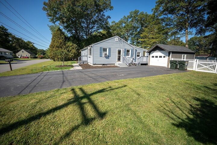 Property Photo:  9 Nottingham Rd  MA 01540 