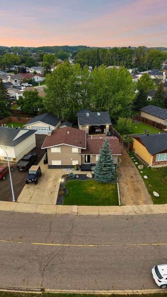 141 Hillcrest Drive  Fort McMurray AB T9H 3T7 photo