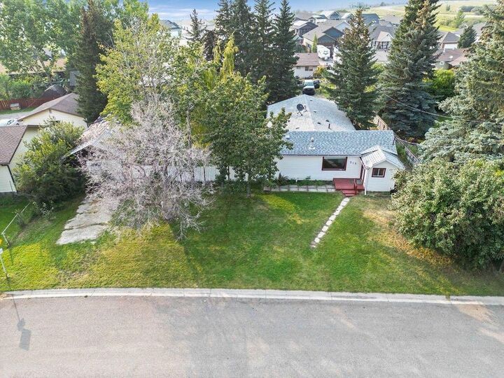 Photo de la propriété:  216 Royalties Crescent  AB T0L 1H0 