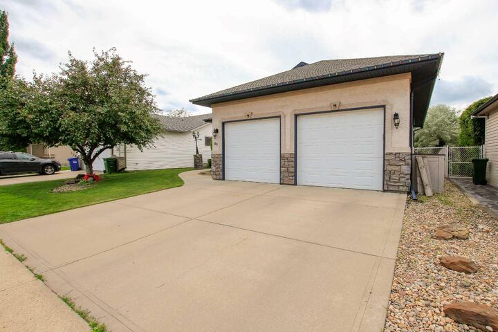 Property Photo:  49 Leung Close  AB T4R 2W6 