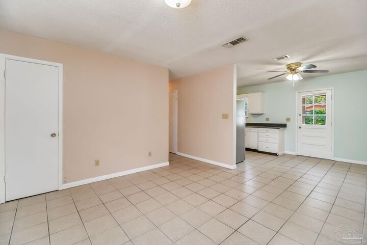 Property Photo:  7105 Windsor Oak Dr  FL 32507 