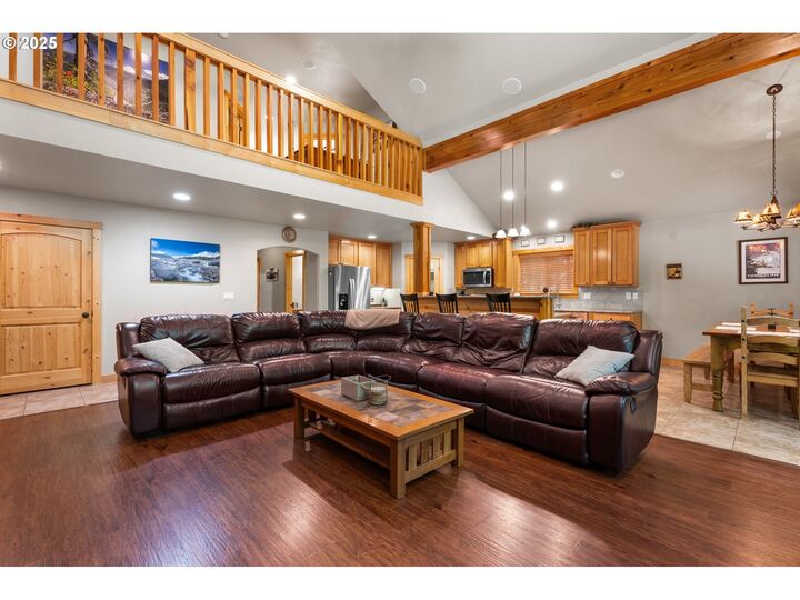 Property Photo: 68182 E Twinberry Loop OR 97067