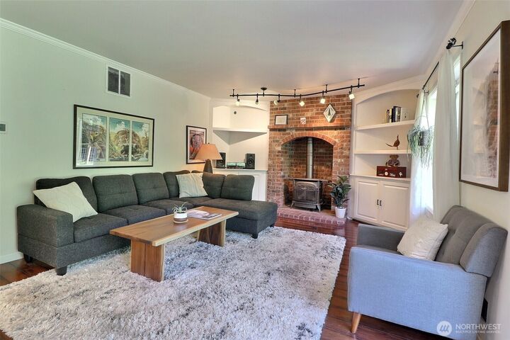 Property Photo:  5578  Lynwood Center Road NE  WA 98110 