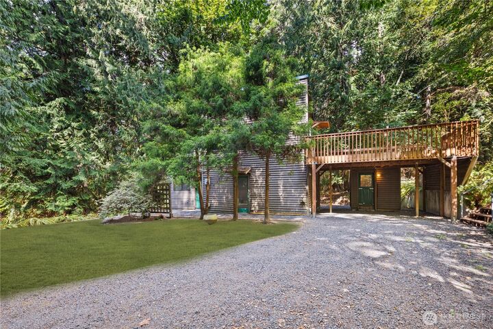 Property Photo:  4420  Bluff Lane  NE  WA 98110 