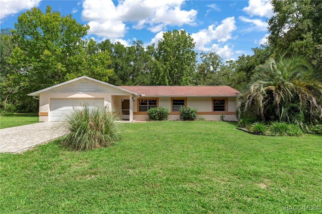 Property Photo:  3757 E Side Court  FL 34453 