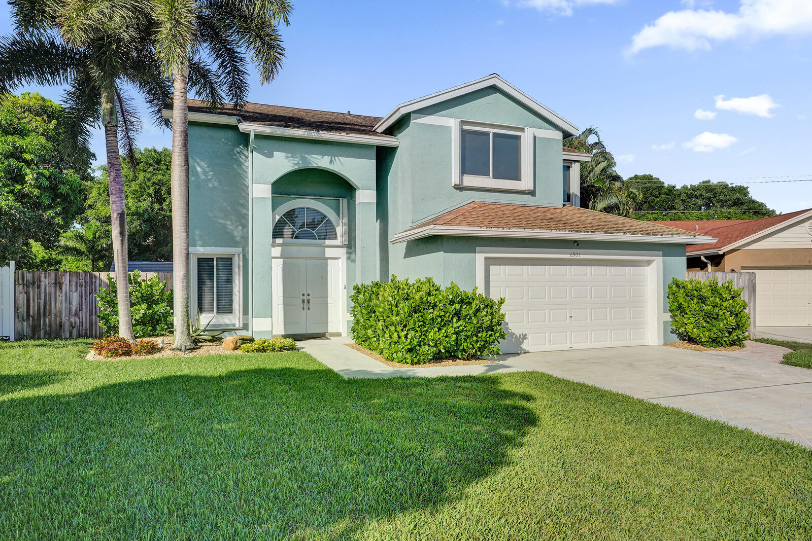 Property Photo: 6907 Beacon Hollow Turn FL 33437
