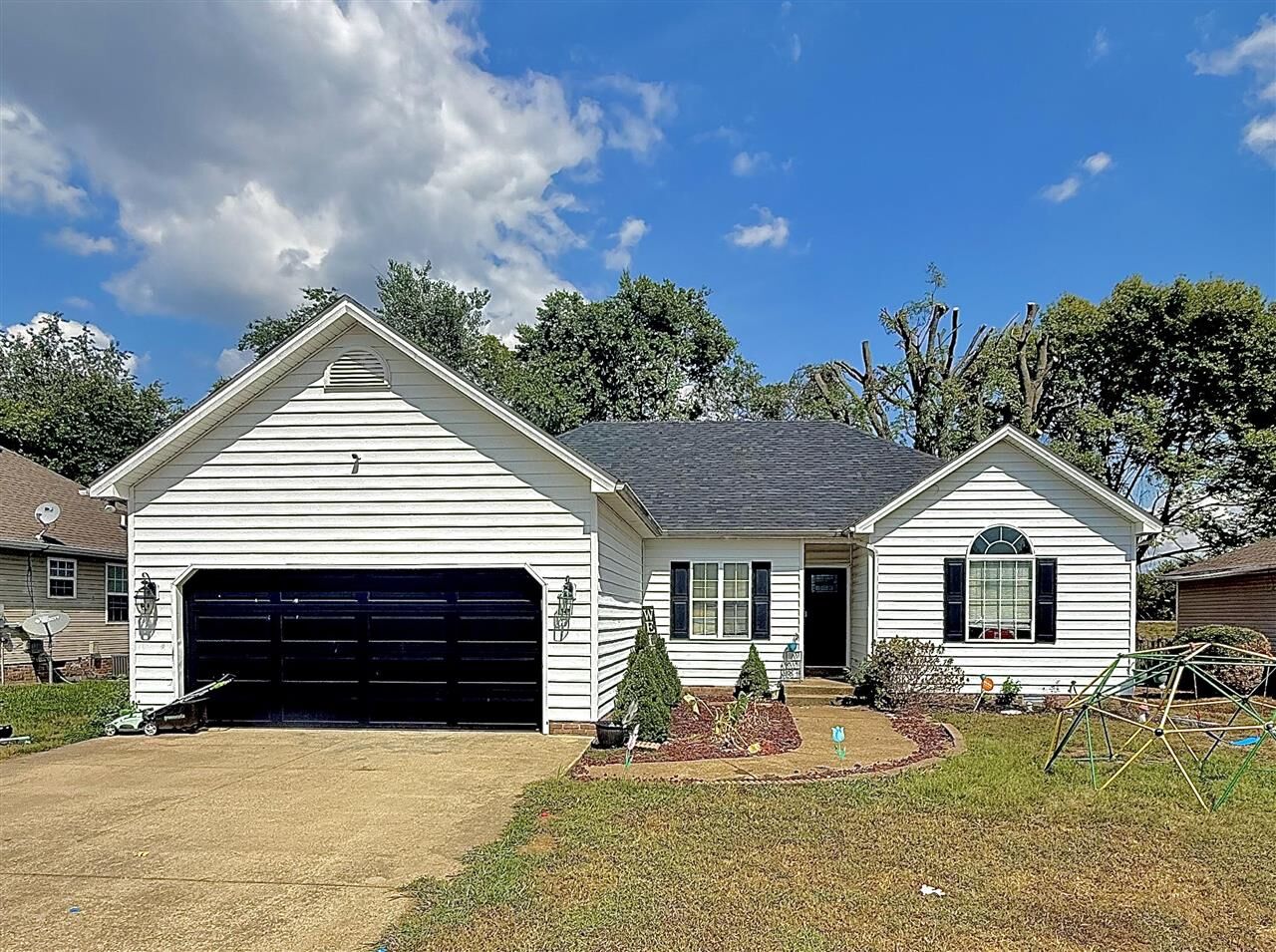Property Photo: 1424 Trillium Lane KY 42104