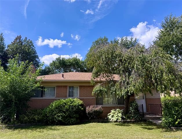 Property Photo:  30729 Mayflower Street  MI 48066 