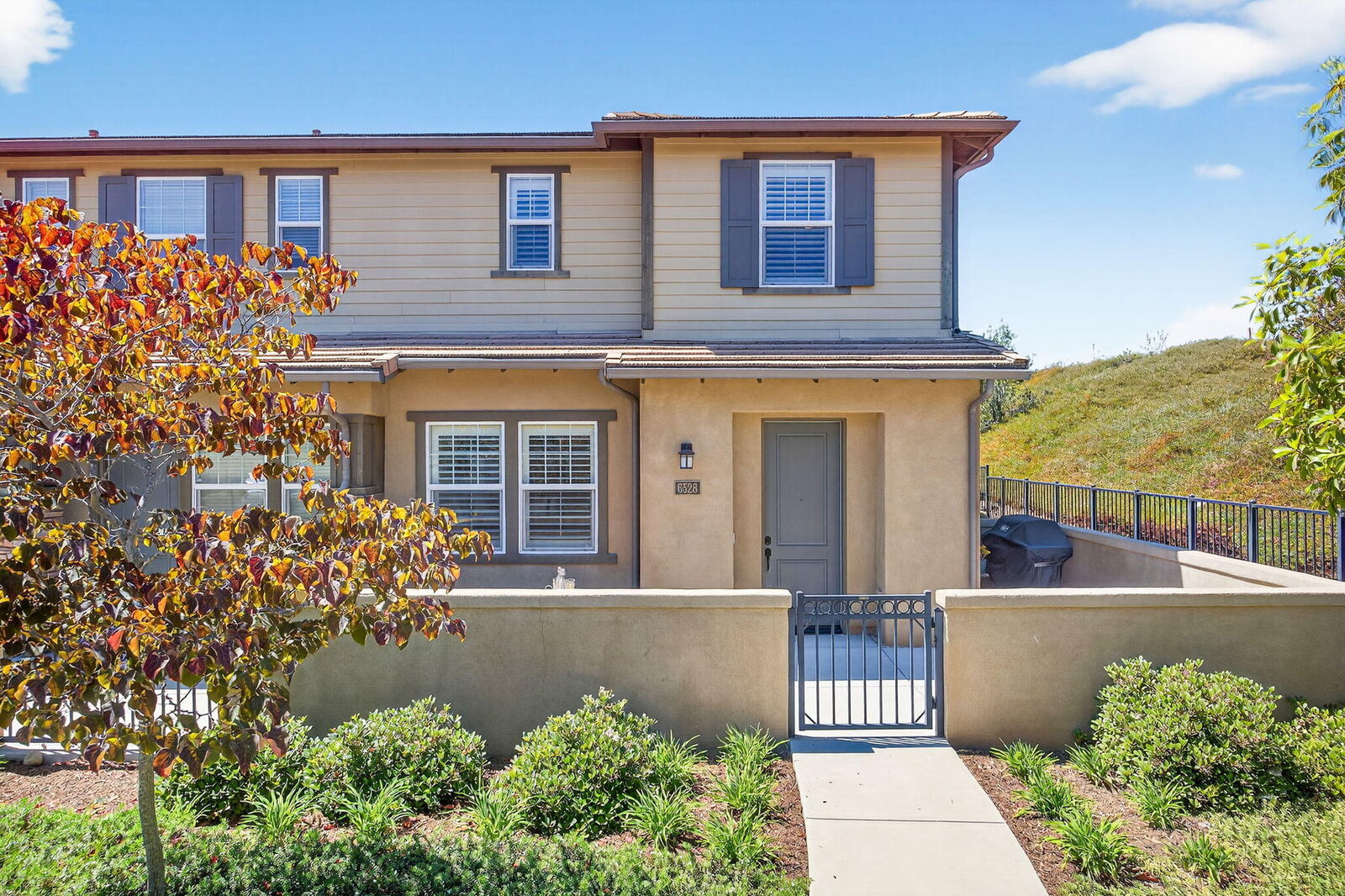 Property Photo:  6528 Calle Koral  CA 93117 