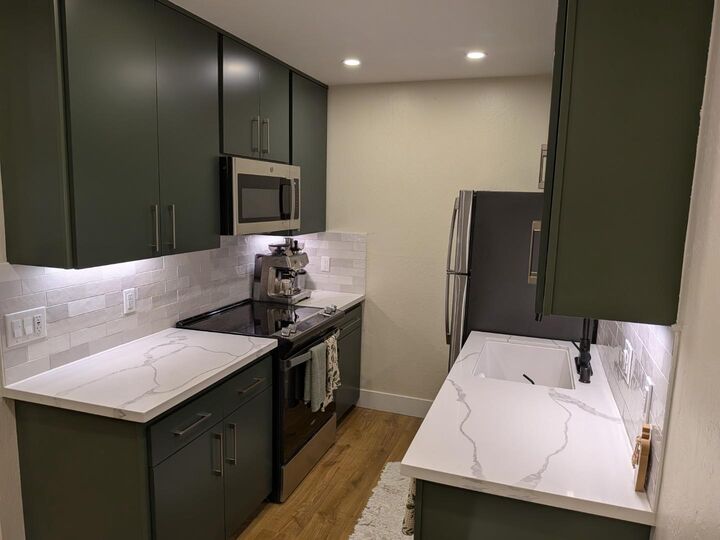 Property Photo:  413 Piccadilly Place 13  CA 94066 