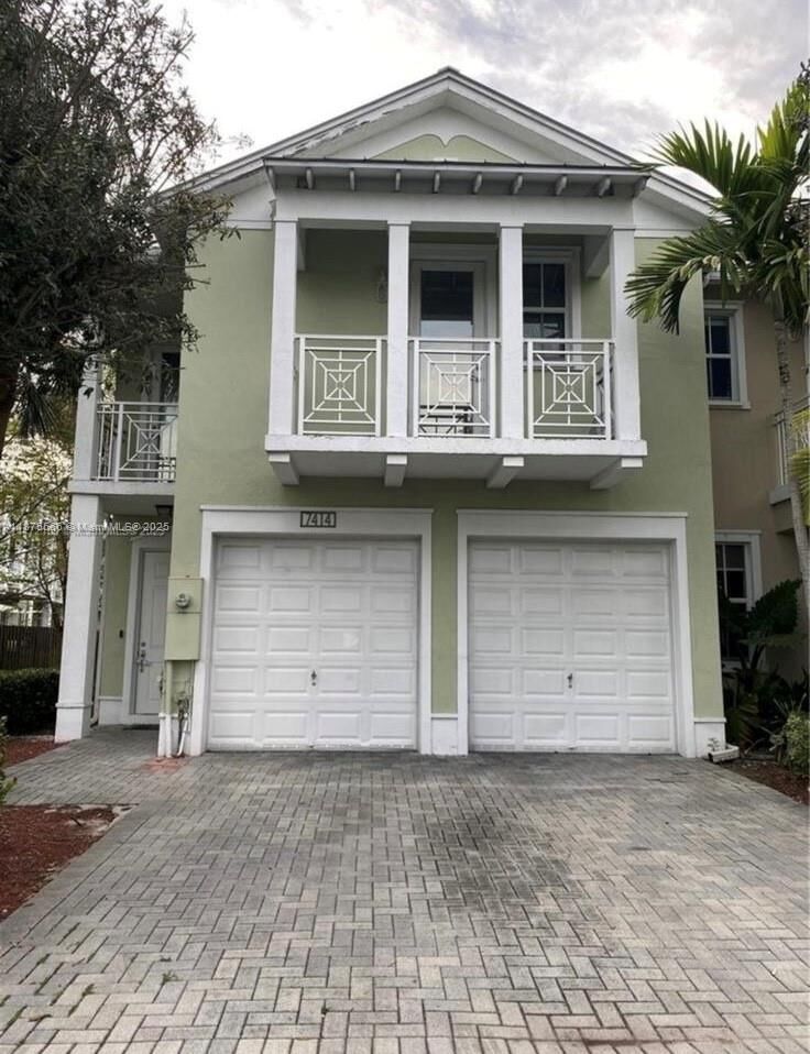 Property Photo: 7414 NW 107th Ct FL 33178