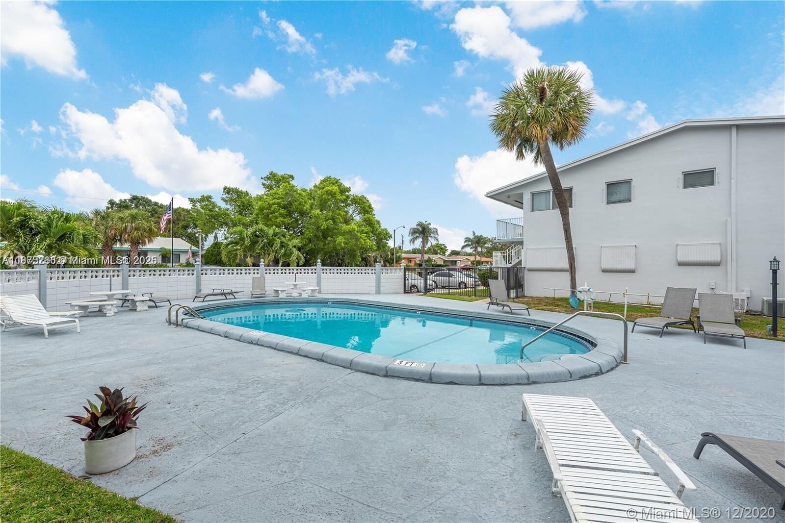 Property Photo:  1920 NE 51st Ct 205  FL 33308 