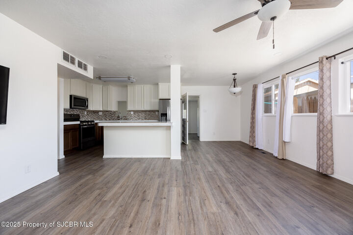 Property Photo:  116 W 35th Street  NM 87401 